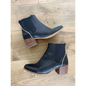 SCHMOOVE 38 black leather almond toe chelsea heeled boot bootie